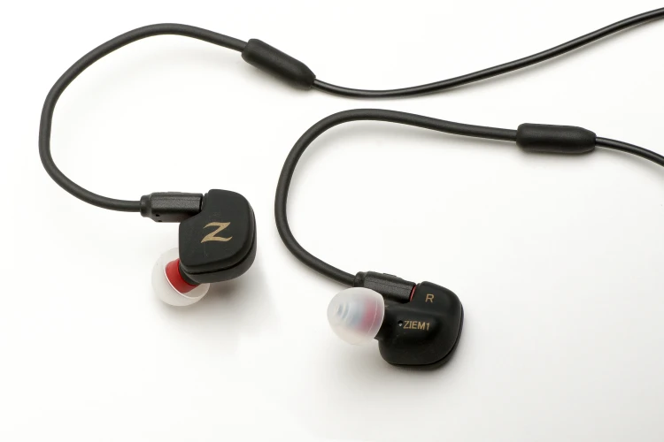 PNG-ZIEM1_In_Ear_Monitors_in_and_out.png